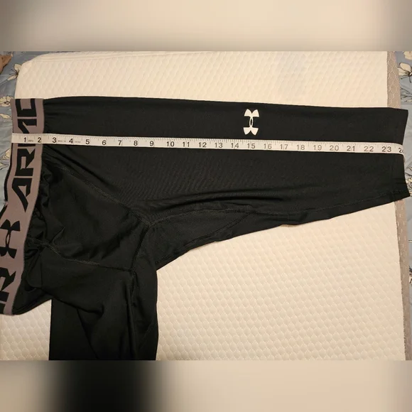 Under Armour Black Athletic Compression Shorts - Picture 3 of 5